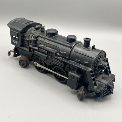 Lot 231: Vintage Lionel Train O-Gauge Locomotives and Tenders