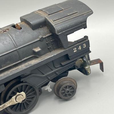 Lot 231: Vintage Lionel Train O-Gauge Locomotives and Tenders