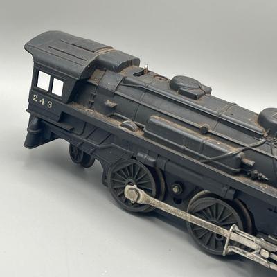 Lot 231: Vintage Lionel Train O-Gauge Locomotives and Tenders