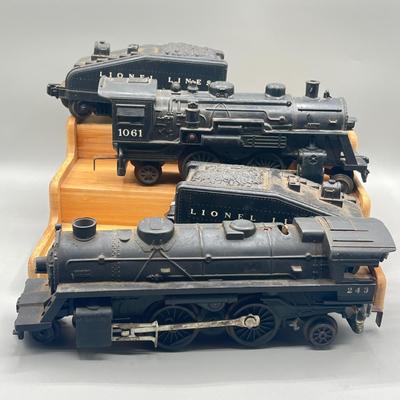 Lot 231: Vintage Lionel Train O-Gauge Locomotives and Tenders