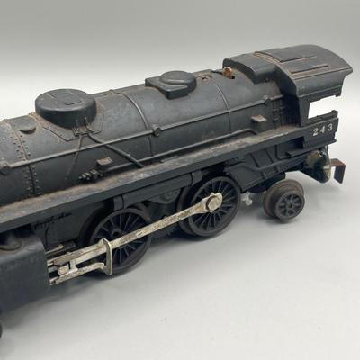 Lot 231: Vintage Lionel Train O-Gauge Locomotives and Tenders