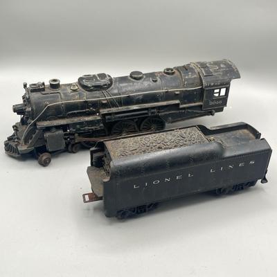 Lot 233: Vintage Lionel Train Post War 2046 Engine Locomotive with 2046w Tender