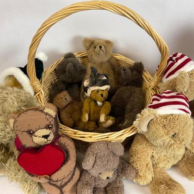 Z731 Large Lot of Bears and Gordon Fraser