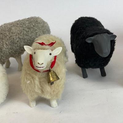 Z736 Handmade and Signed Sheep Figures