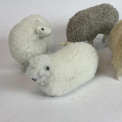 Z736 Handmade and Signed Sheep Figures