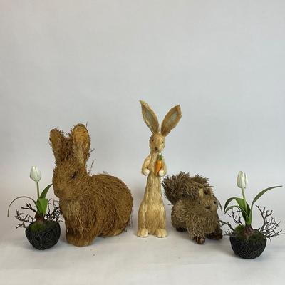 Z737 Lot of Sisal Rabbit and Spring Decor