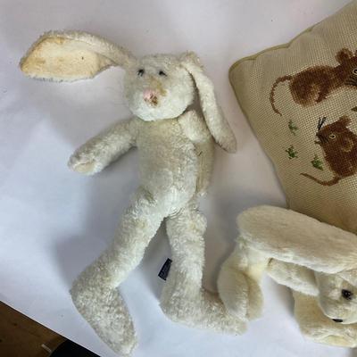 Z740 Eater Bunny Decor