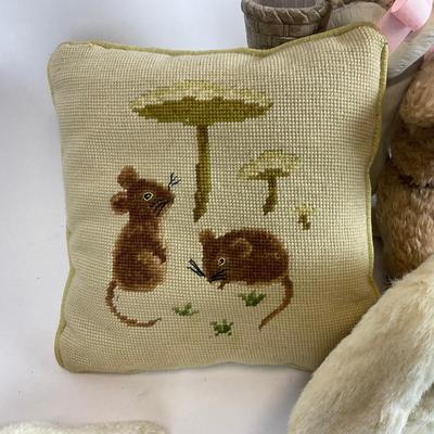 Z740 Eater Bunny Decor