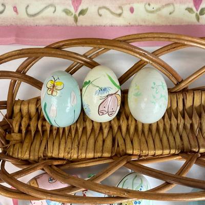 Z741 Lot of Handpainted Easter Eggs and Flag