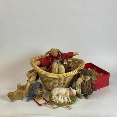 Z742 Vintage Country Rabbit Figures Lot