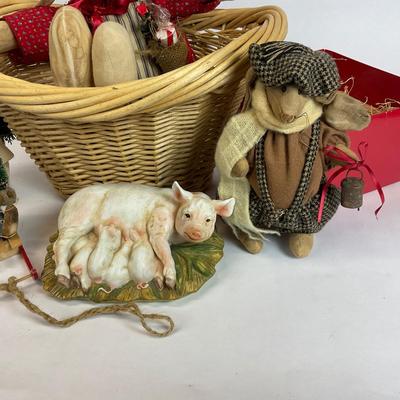 Z742 Vintage Country Rabbit Figures Lot