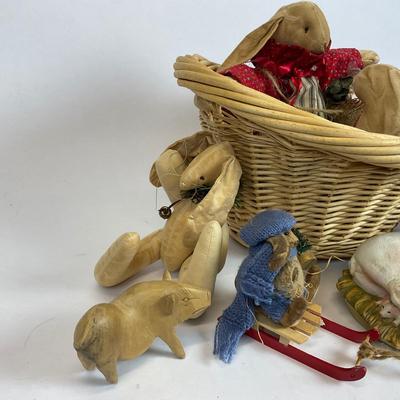 Z742 Vintage Country Rabbit Figures Lot