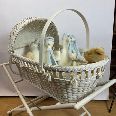 Z745 Vintage White Wicker Bassinet on Folding Stand with Accessories