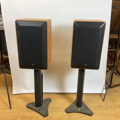 Z747 Vintage ADS L570-2 Book Shelf Speakers with Omni Mount Stands