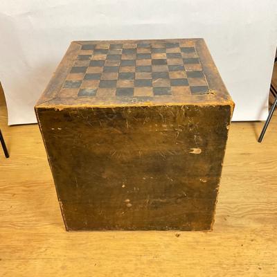 Z748 Vintage Leather Covered Chess Box/ Table