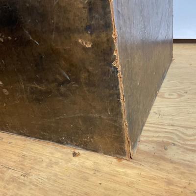 Z748 Vintage Leather Covered Chess Box/ Table