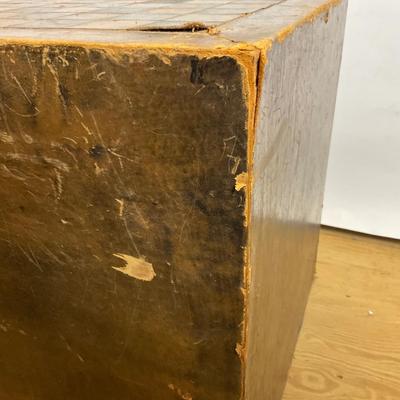 Z748 Vintage Leather Covered Chess Box/ Table