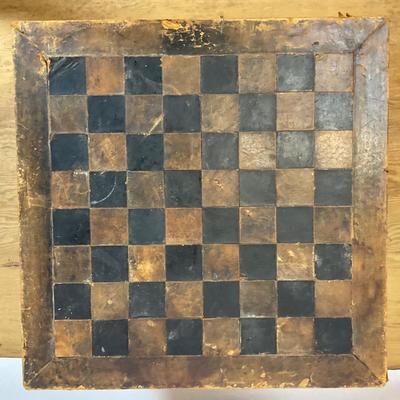 Z748 Vintage Leather Covered Chess Box/ Table