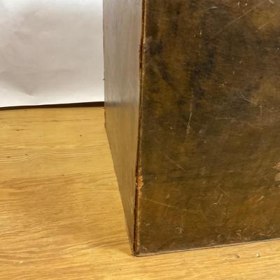 Z748 Vintage Leather Covered Chess Box/ Table