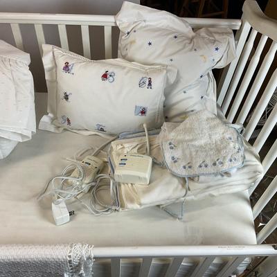 Z751 Simmons White Baby Crib with Perfect Sleeper Mattress and Accessories