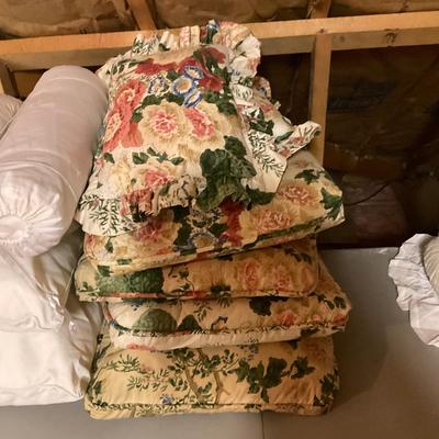 Z755 Lot of Misc. Pillows