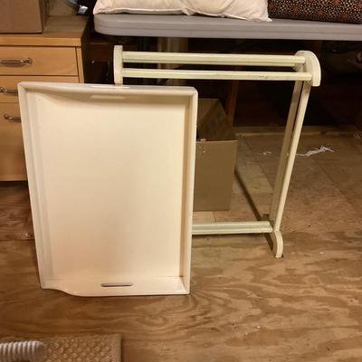 Z756 White Painted Wooden Towel Rack and Bed Tray