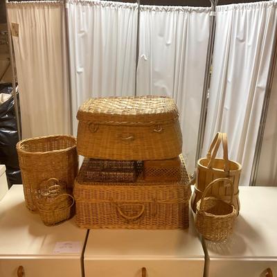 Z757 Lot of Various Vintage Baskets