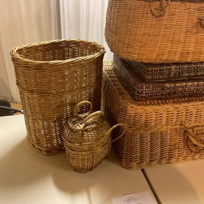 Z757 Lot of Various Vintage Baskets