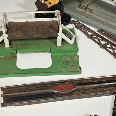 Lot 431: Vintage Lionel Train O-Gauge Accessories