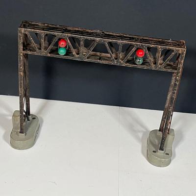 Lot 431: Vintage Lionel Train O-Gauge Accessories