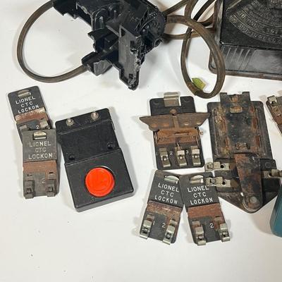 Lot 432: Vintage Lionel Train Transformers and Accessories