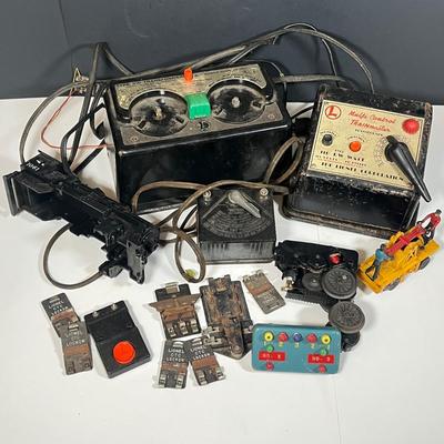 Lot 432: Vintage Lionel Train Transformers and Accessories