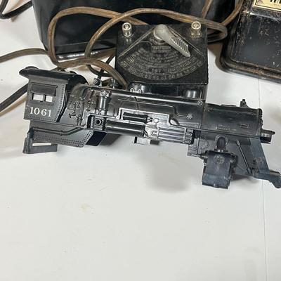 Lot 432: Vintage Lionel Train Transformers and Accessories