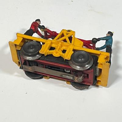 Lot 432: Vintage Lionel Train Transformers and Accessories