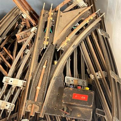 Lot 433: Lionel Train O-Gauge Track