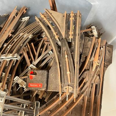 Lot 433: Lionel Train O-Gauge Track