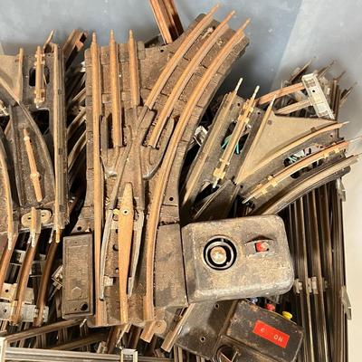 Lot 433: Lionel Train O-Gauge Track