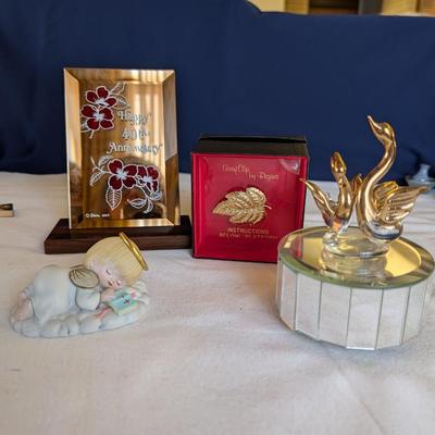 Musical swans, sleeping angel, 40th anniversary plaque, a gold leaf scarf holder.