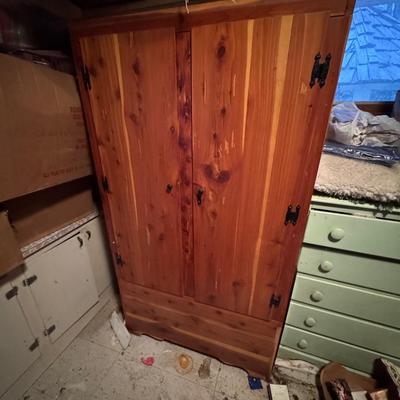 Cedar Closet 364
