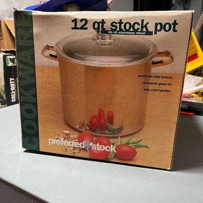 Sale Photo Thumbnail #321: 12 quart stock pot made from 18-10 stainless steel to ensure rapid and efficient heat distribution for cooking.  Brand new and comes with matching lid.