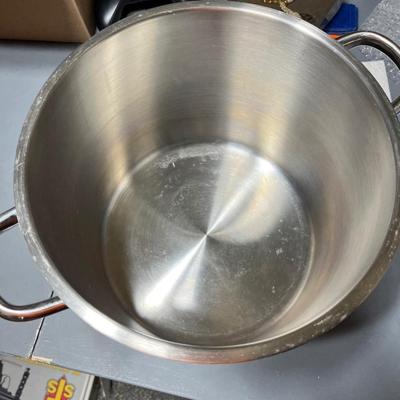Sale Photo Thumbnail #323: 12 quart stock pot made from 18-10 stainless steel to ensure rapid and efficient heat distribution for cooking.  Brand new and comes with matching lid.