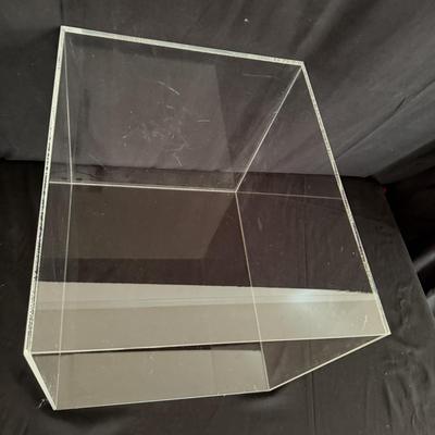 Clear Acrylic Pedestal (D-MG)