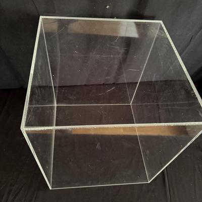 Clear Acrylic Pedestal (D-MG)