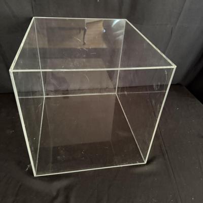 Clear Acrylic Pedestal (D-MG)