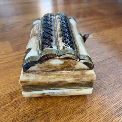 Vintage Asian Chalkware Figure and More (B3-BC)