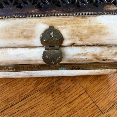 Vintage Asian Chalkware Figure and More (B3-BC)