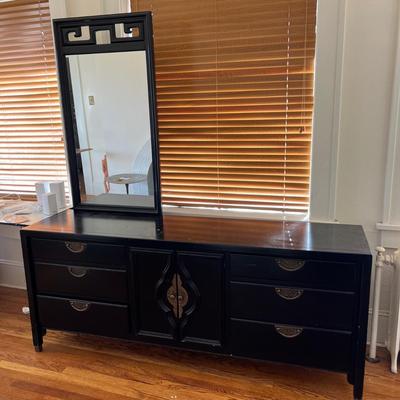 Century Furniture Chinoiserie Console Dresser w/Mirror (D-RG)