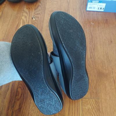 Women's Size 8 Shoes Incl Skechers & More (B2-BBL)