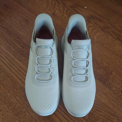 Women's Size 8 Shoes Incl Skechers & More (B2-BBL)