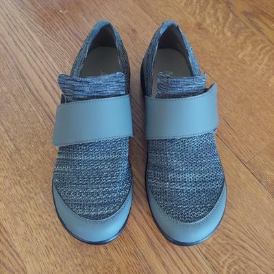 Women's Size 8 Shoes Incl Skechers & More (B2-BBL)